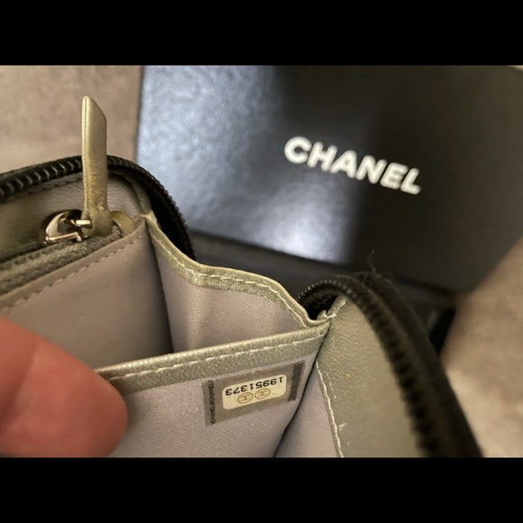 VINTAGE CHANEL CAMELLIA LONG ZIPPY WALLET - Picture 8 of 8
